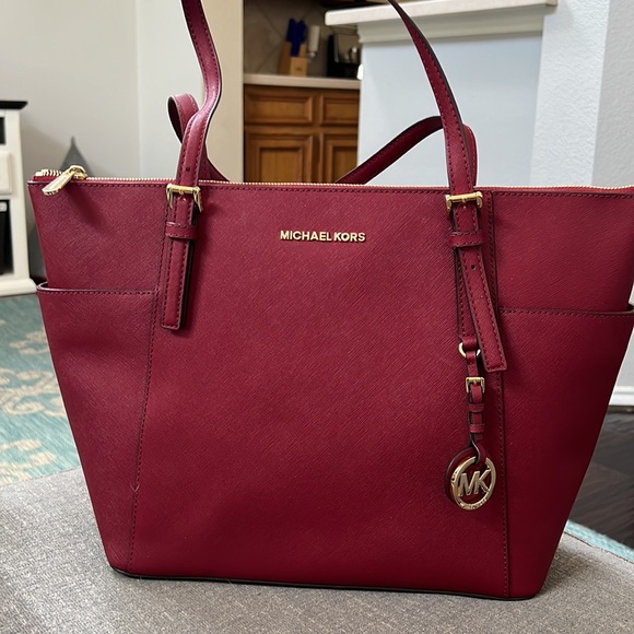 Michael Kors Jet Set top zip Saffiano tote - Picture 12 of 16